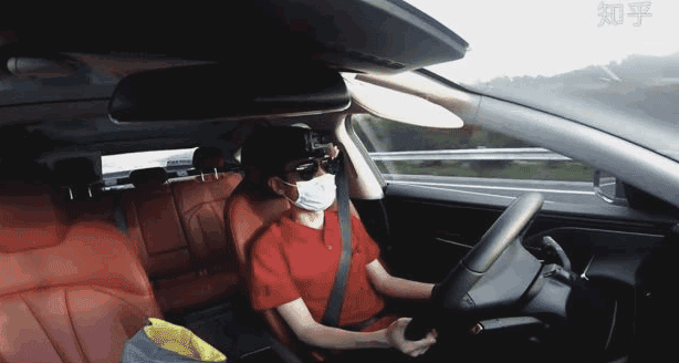 知乎网友“大包子狸”分享小鹏P7驾驶体验