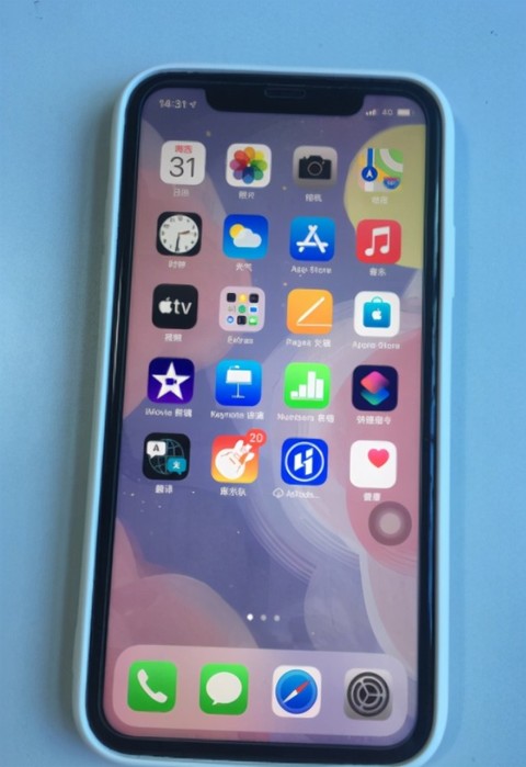 第二,iphone11的屏幕黑边较宽,这是因为采用lcd屏幕的原因.