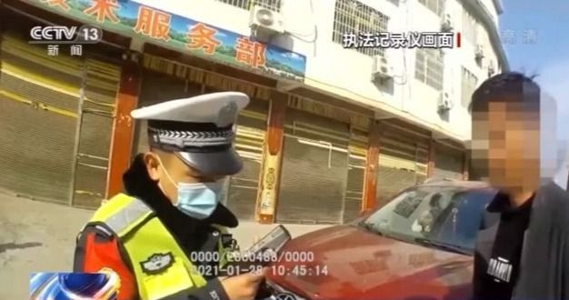 男子借车无证驾驶被拘 民警：车主同样要被罚