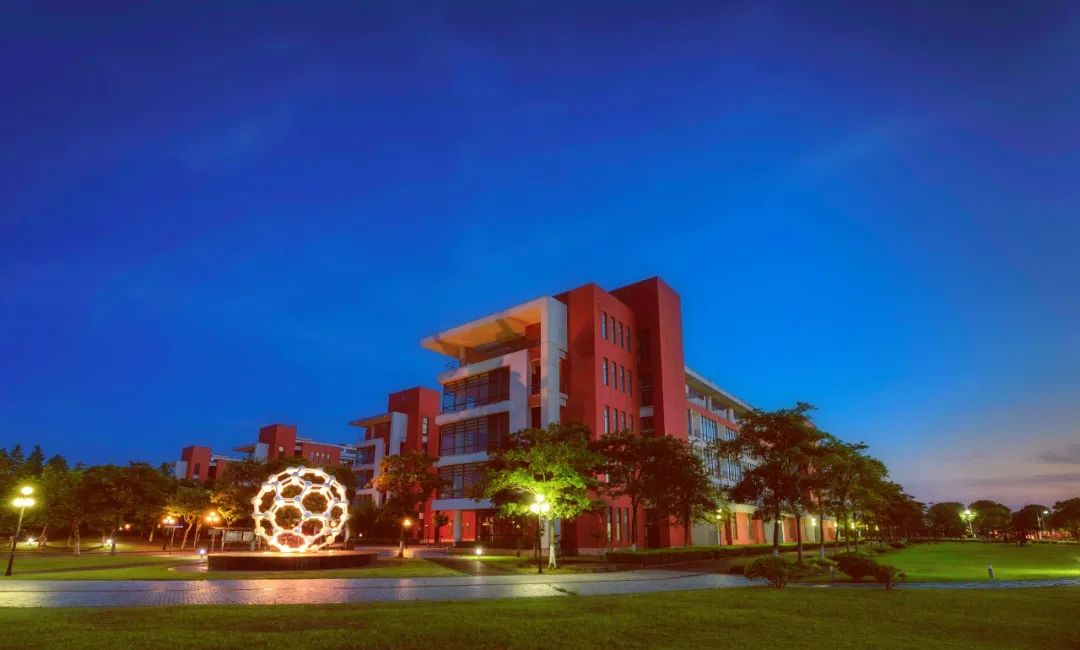 清浅时光里美成明信片的华理建筑