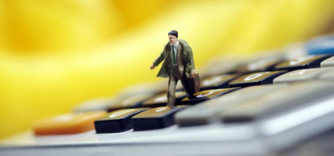 财政部、银保监会：中小银行会计新准则转换可推迟一年执行