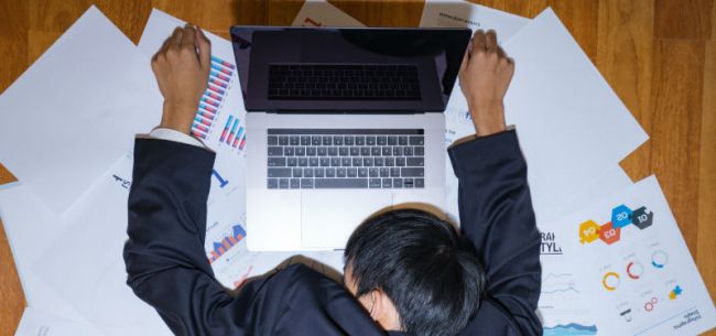 一天之内两条噩耗55岁投资大佬过劳逝世37岁基金部门负责人突然离世