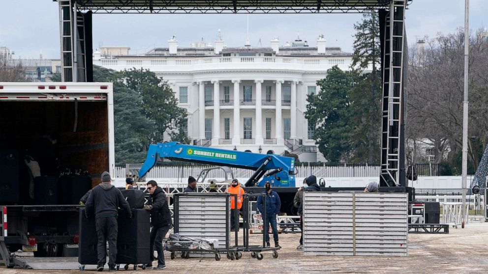 数千抗议者将涌入华盛顿 白宫外搭起舞台迎接(图)