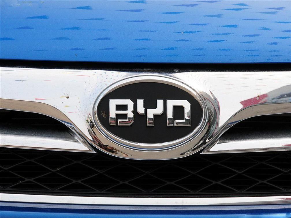 比亚迪汽车终于换标了堪比豪华车标瞬间高大上至少值5万