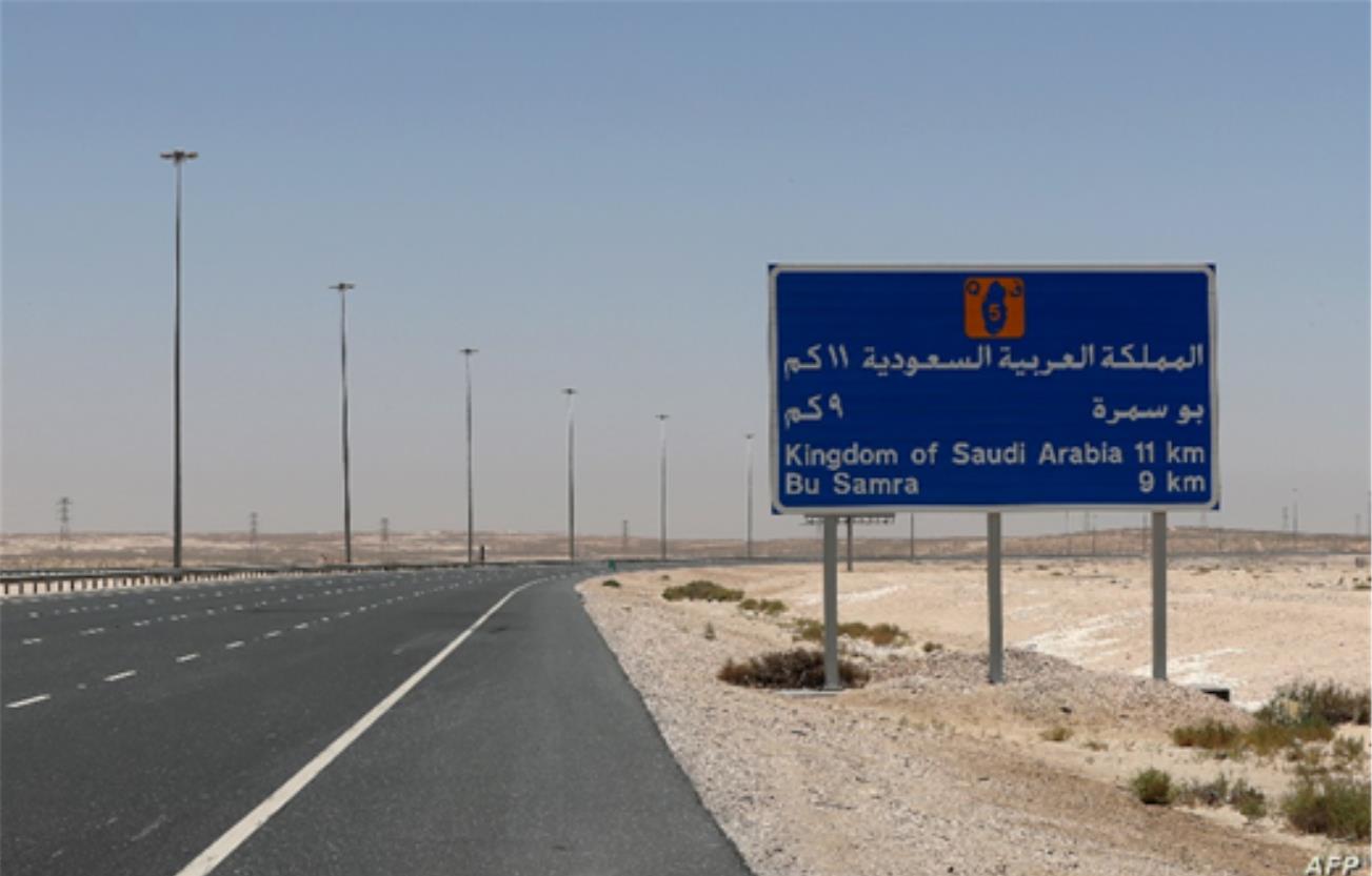 △沙特与卡塔尔之间的边境口岸曾经车水马龙，断交后却冷冷清清（图片来自当地媒体）