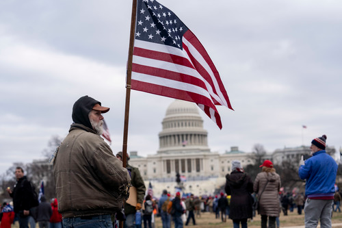 1月6日，美国首都华盛顿国会大厦示威活动现场。新华社记者刘杰摄