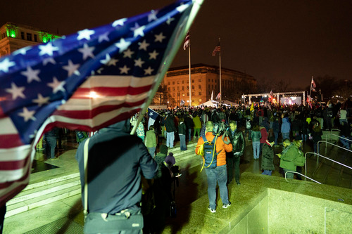  1月6日晚，美国首都华盛顿市内示威活动现场。新华社记者刘杰摄