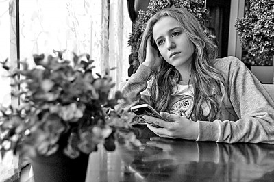 疫情中的欧洲青年：学业受阻 就业前途未卜