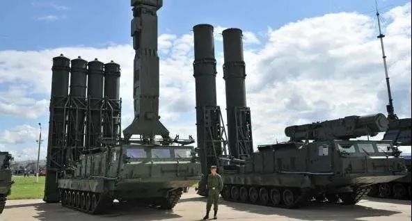  资料图: 俄罗斯s-300v4型防空导弹系统