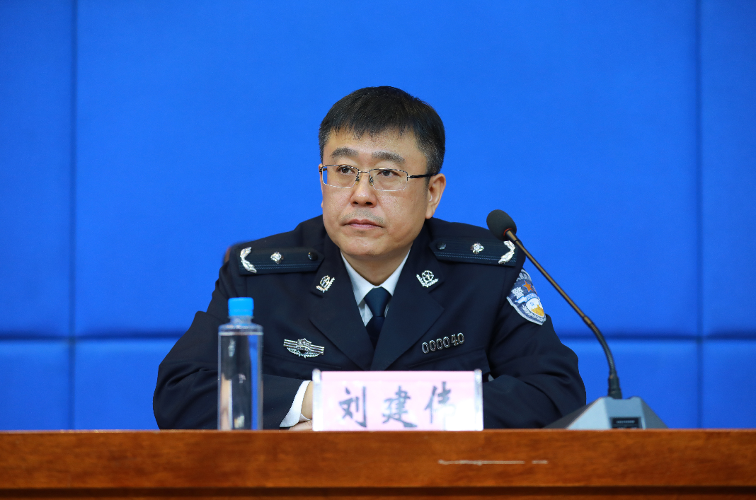 黑龙江省公安厅常务副厅长高德义介绍全省公安机关"三打两控一遏制"