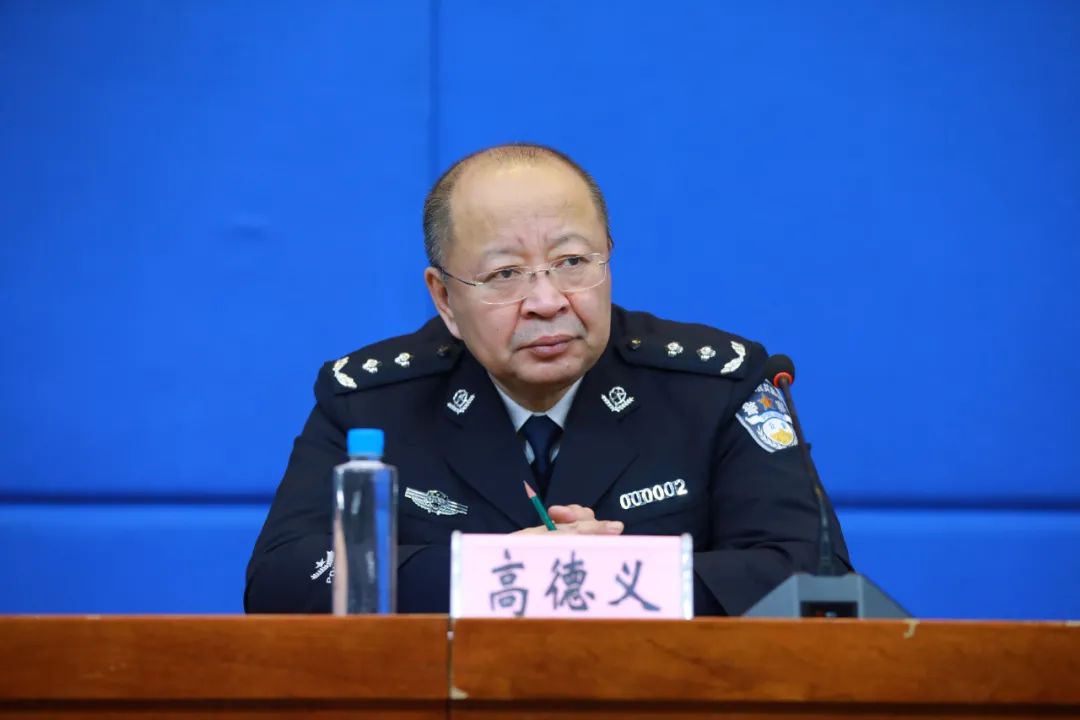 黑龙江省公安厅常务副厅长高德义介绍全省公安机关"三打两控一遏制"