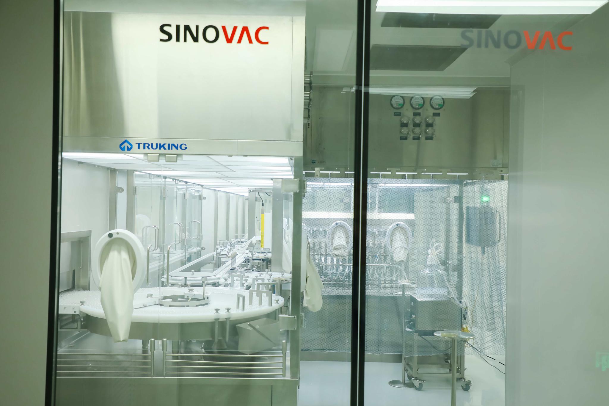 新冠灭活疫苗灌装区。科兴中维供图