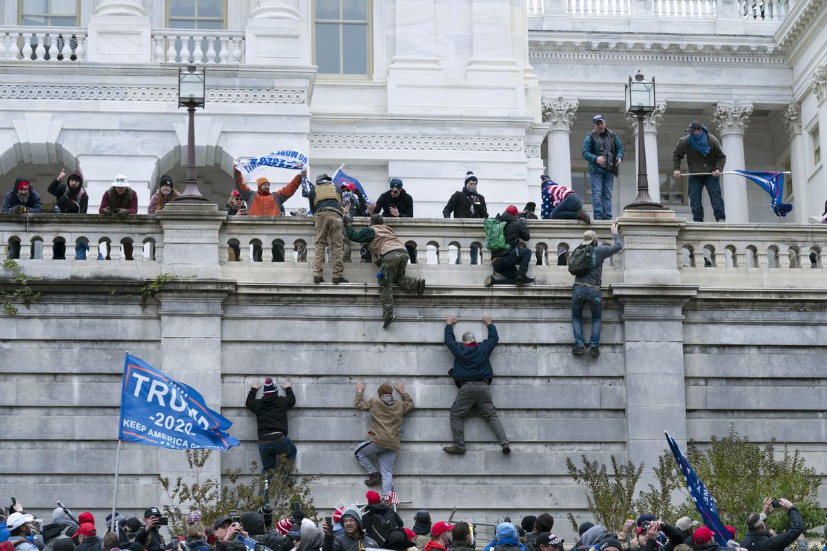 塞尔维亚抗议者火烧美使馆 白宫愤怒、安理会谴责_新闻中心_新浪网