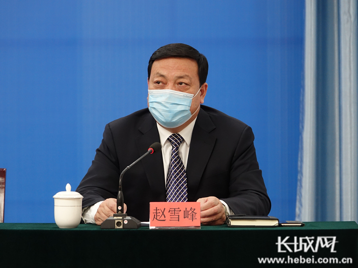 邢台市商务局党组书记,局长赵雪峰回答长城新媒体集团记者提问.