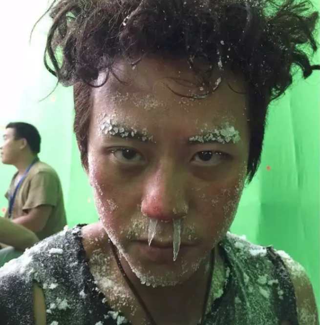 零下20度赤膊跑步,夜跑脸部Ⅱ度冻伤,极寒天请科学跑步