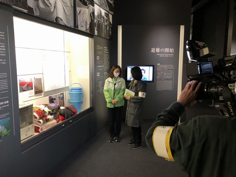△2020年11月，东日本大地震和原子能灾害传承馆讲解员渡边昌子向记者介绍情况