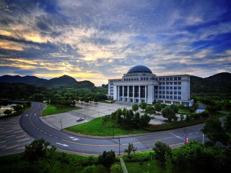 1953→2021,浙工大图书馆的半世纪书香!