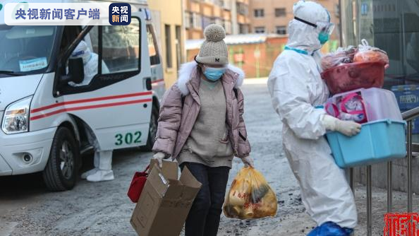 辽宁沈阳首批两名新冠肺炎患者治愈出院 其中一名为重型患者