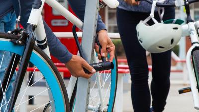 Benjilock指纹自行车锁 骑车人无需钥匙 充电 指纹 智能锁 新浪科技 新浪网