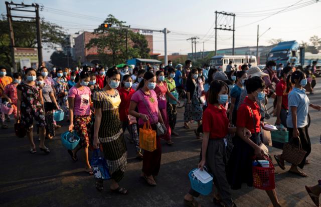 △新冠疫情期间的缅甸民众。图源：新华社