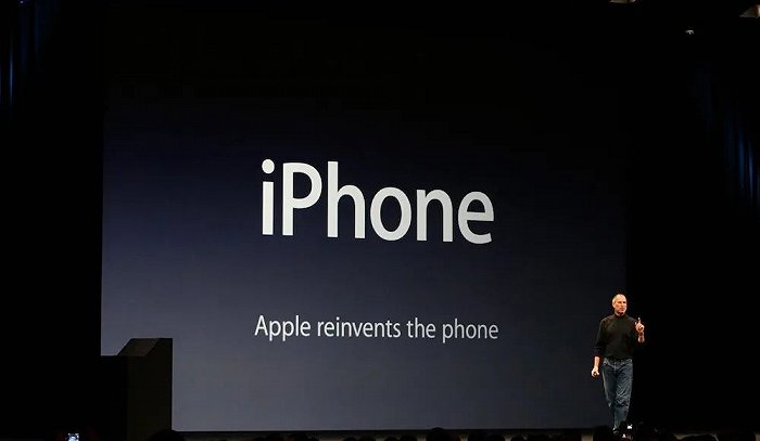 ▲2007年1月9日，乔布斯发布初代iPhone