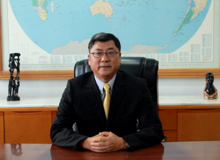 1月29日,驻莫桑比克大使王贺军在线出席莫桑比克蒙德拉内大学孔子学院