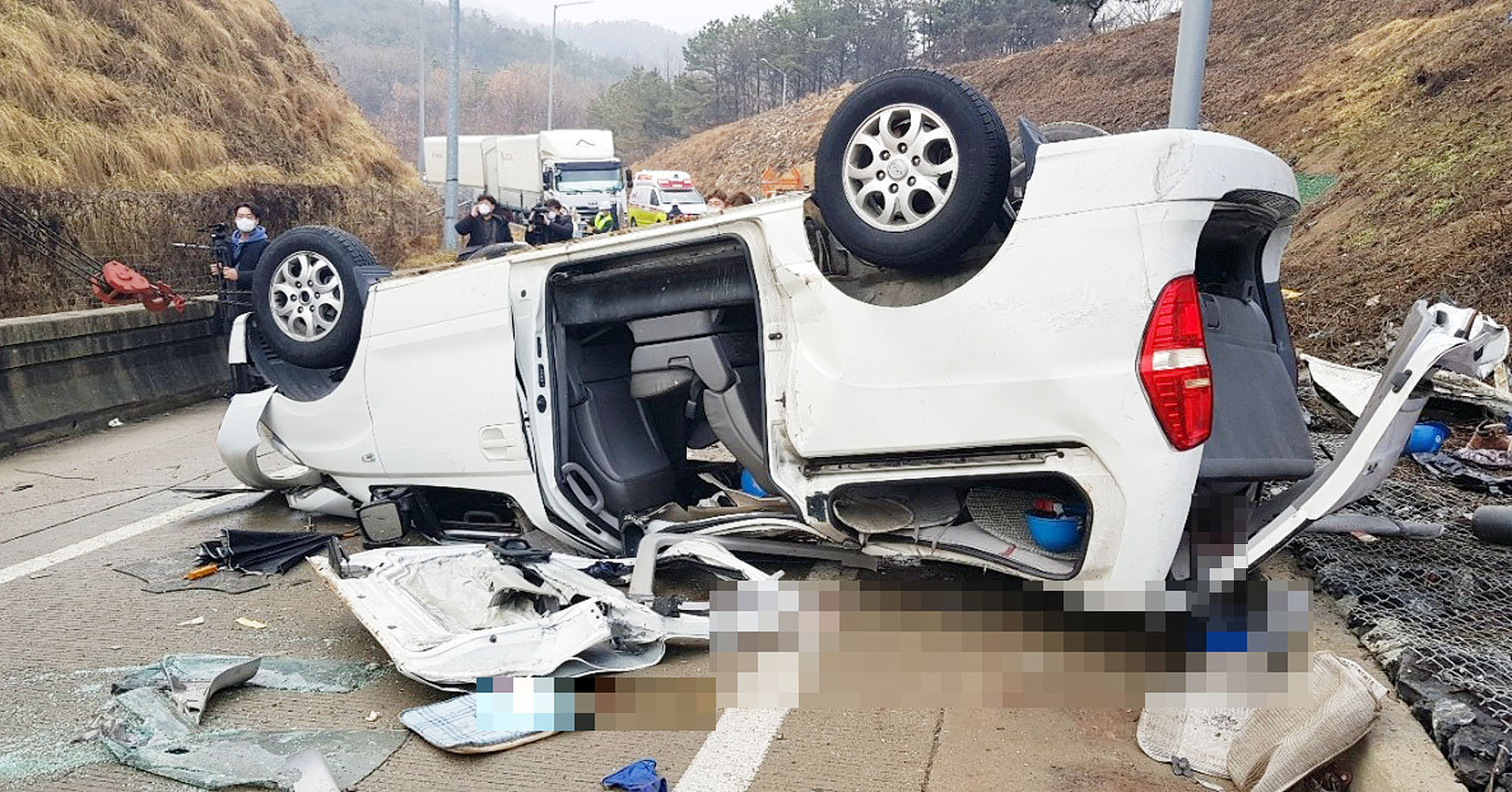 ​韩国一高速路段发生严重车祸 致10名中国公民死伤