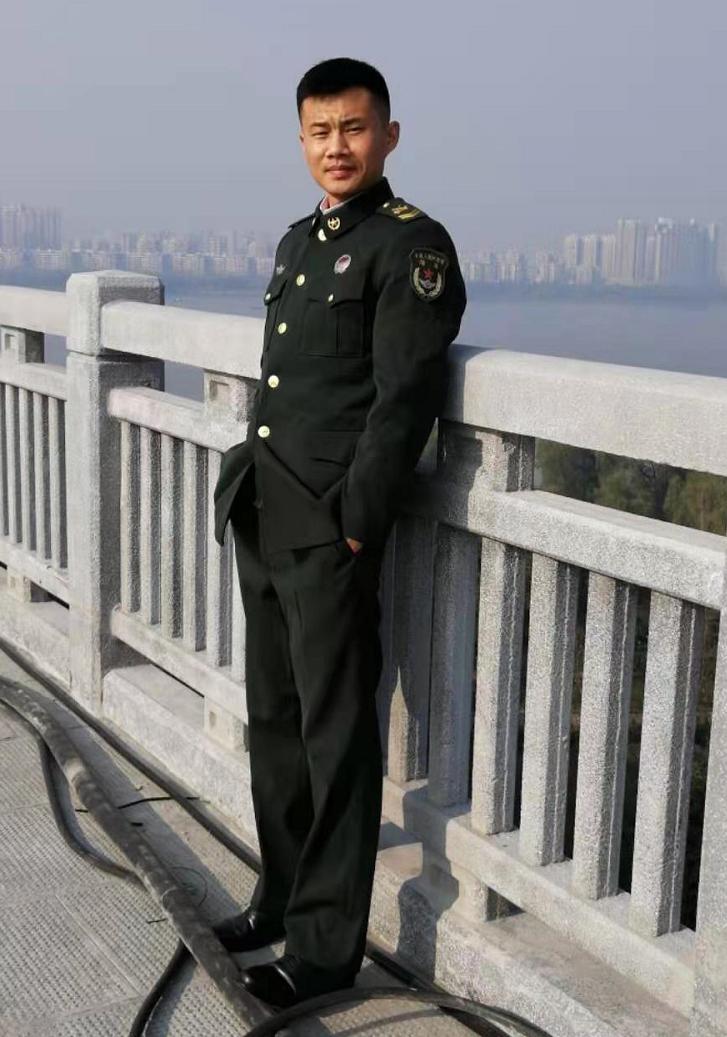 当兵时的姚森 受访者供图