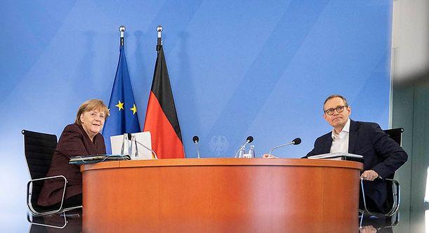 △默克尔与柏林市长穆勒参加当天会议（图片来源：德国总理府）