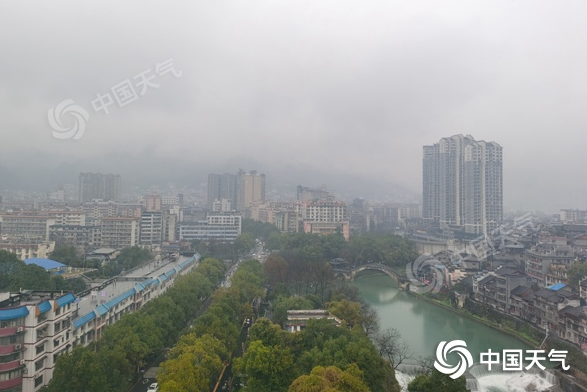 △2月10日湖南吉首阴雨绵绵,能见度不佳