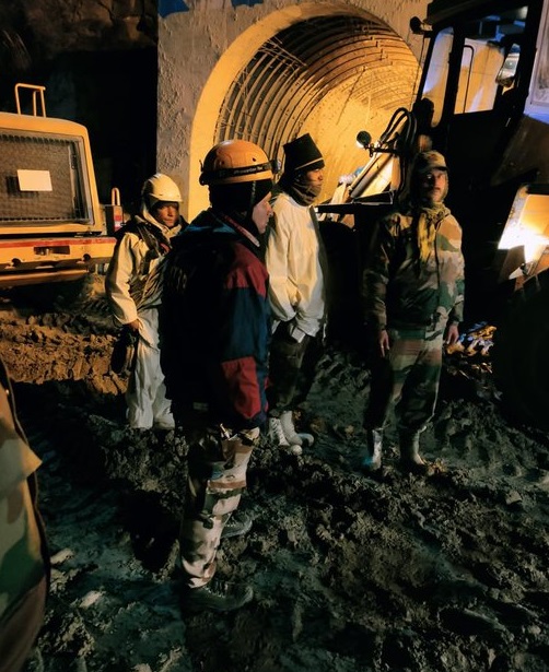 ​印度北阿肯德邦溃坝事件进展：搜救人员开始在隧道上方钻孔