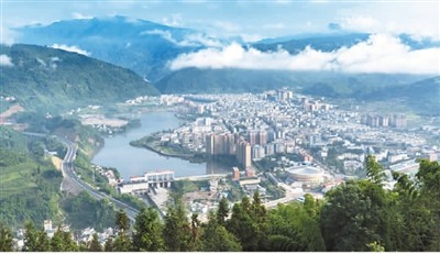 远眺天全县城.  刘祯祥摄