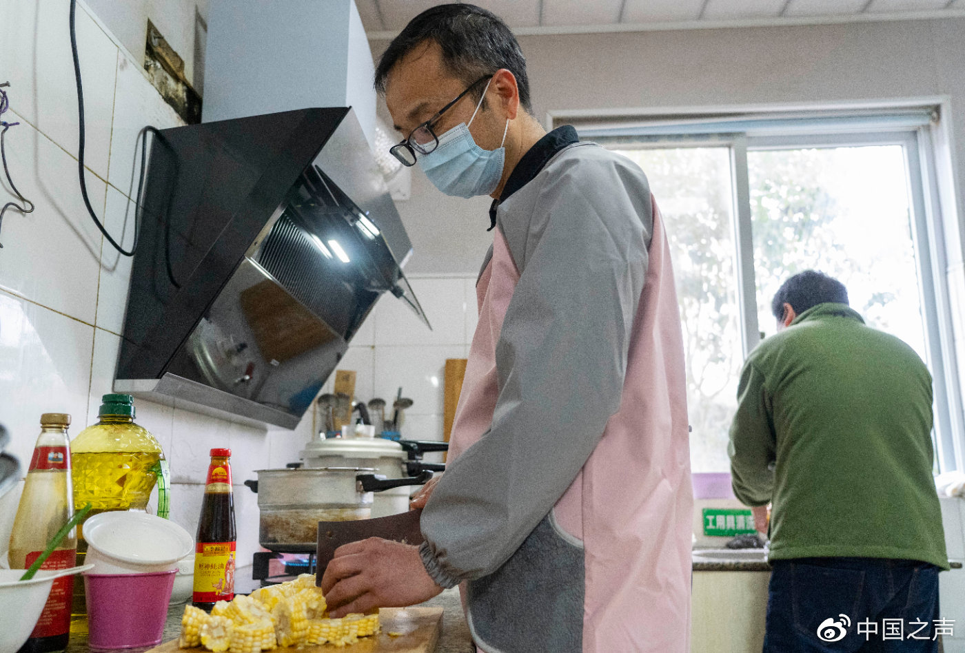 △正在做年夜饭的院长廖福生