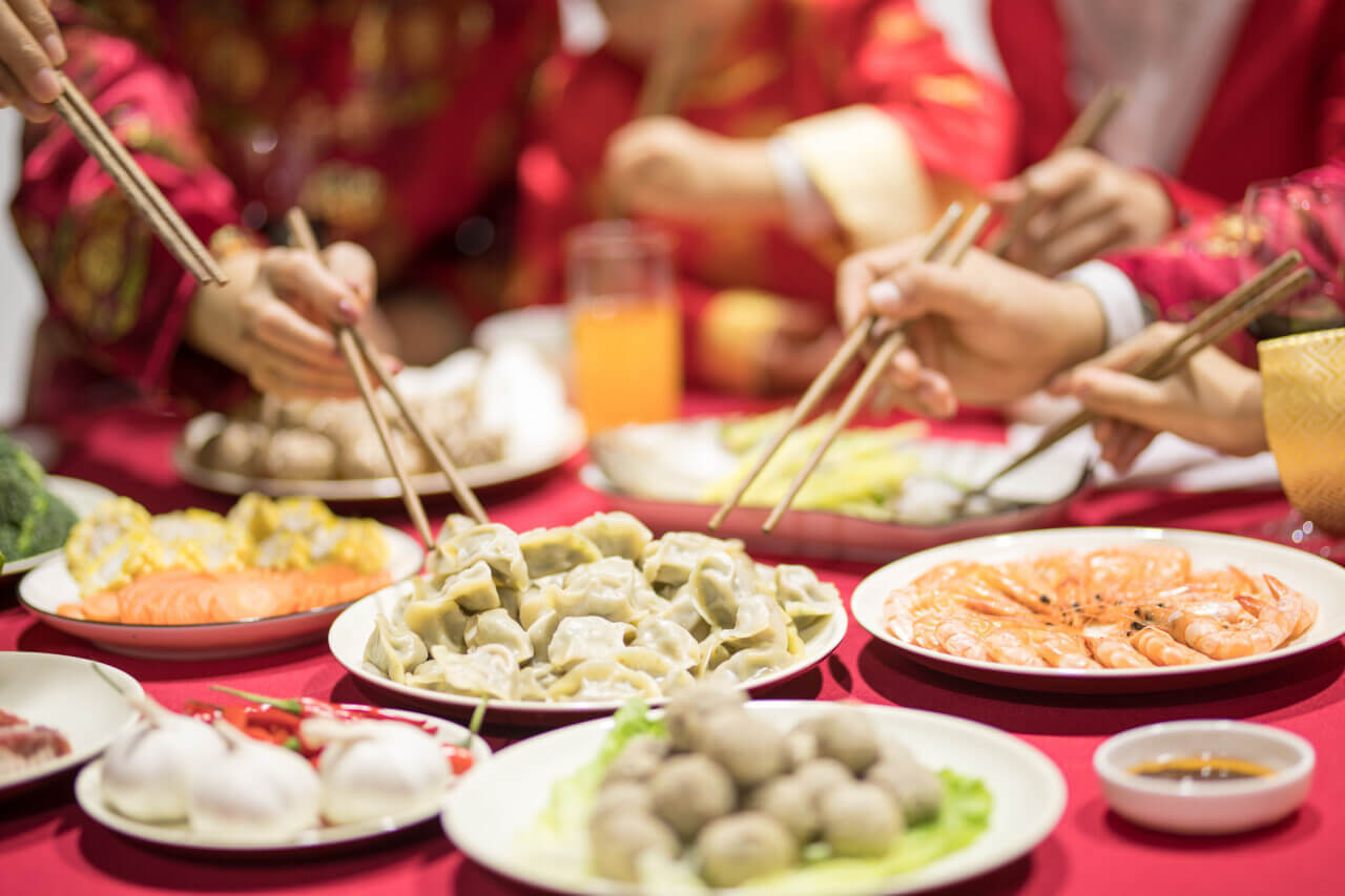 不一样的年夜饭：线上线下点燃半成品战场