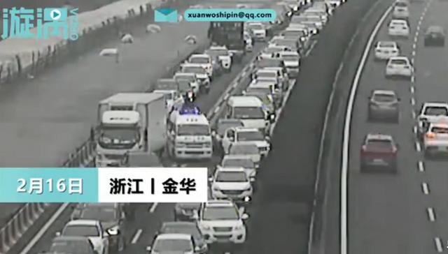 浙江高速堵车救护车获45°让行 监控记录全程让网友点赞