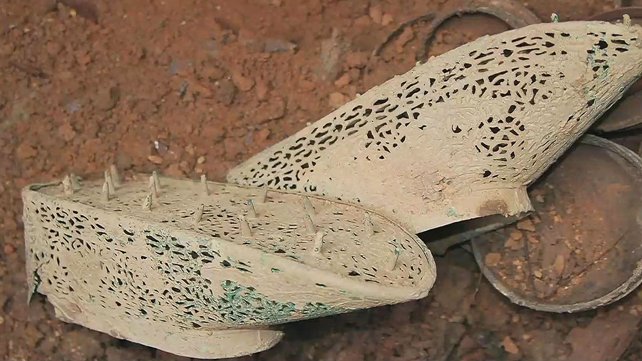 韩国把一双带龙头铜鞋封为宝物专家感慨太罕见