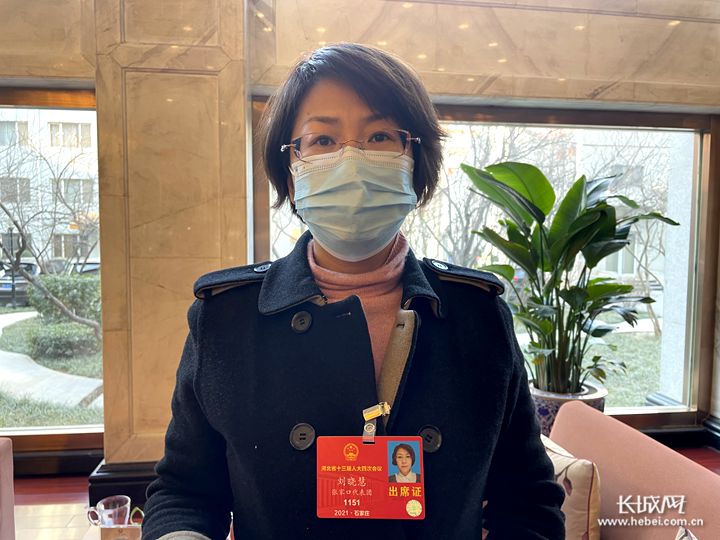 河北省人大代表刘晓慧带来加快推行城乡公交一体化发展的建议,她认为