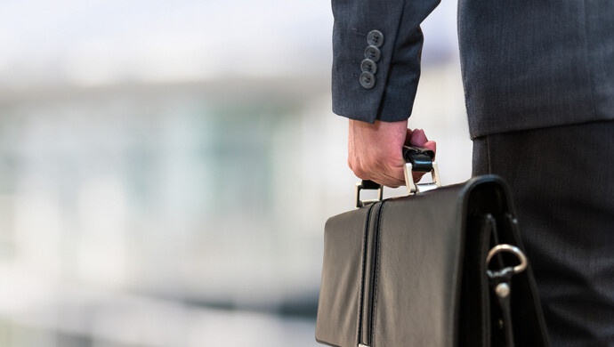 王松苗任中央政府驻港联络办秘书长，曾获韬奋奖