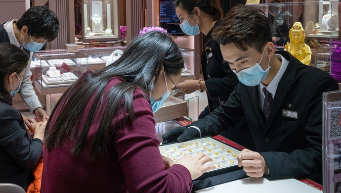 今年春节消费创近3年新高：金银首饰卖爆了 春节档电影票房破78亿