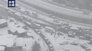 土耳其暴风雪不停 伊斯坦布尔交通受阻