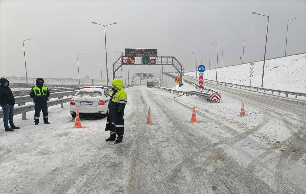 俄罗斯克里米亚大桥因大雪首次关闭