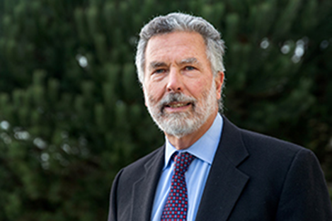 迈克尔·比恩律师.