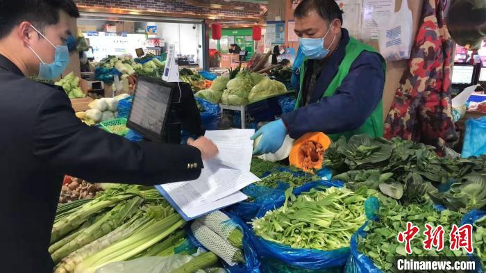 上海各级市场监管部门将持续加强蔬菜等基本民生商品的价格监督检查。上海市场监管局供图