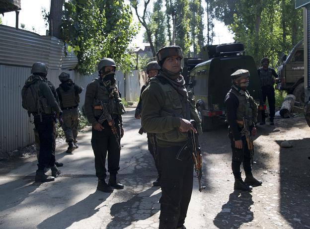 克什米尔接连爆发枪战 3名印度警察被武装人员打死