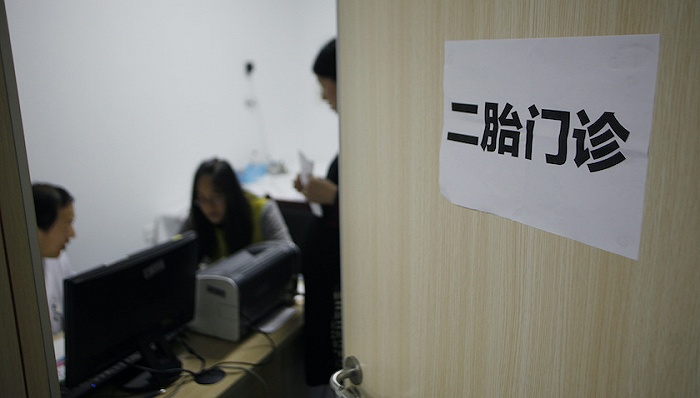 全面放开就能刺激生育？家庭收入和住房面积说了算