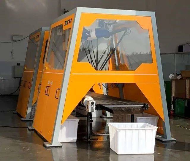 北京大兴人工智能垃圾分拣机器人在垃圾中转站现场