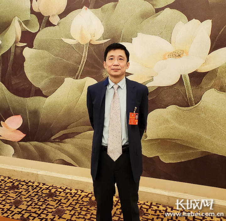 河北省政协委员,中国电子科技集团公司第十三研究所副总工程师汤炜.