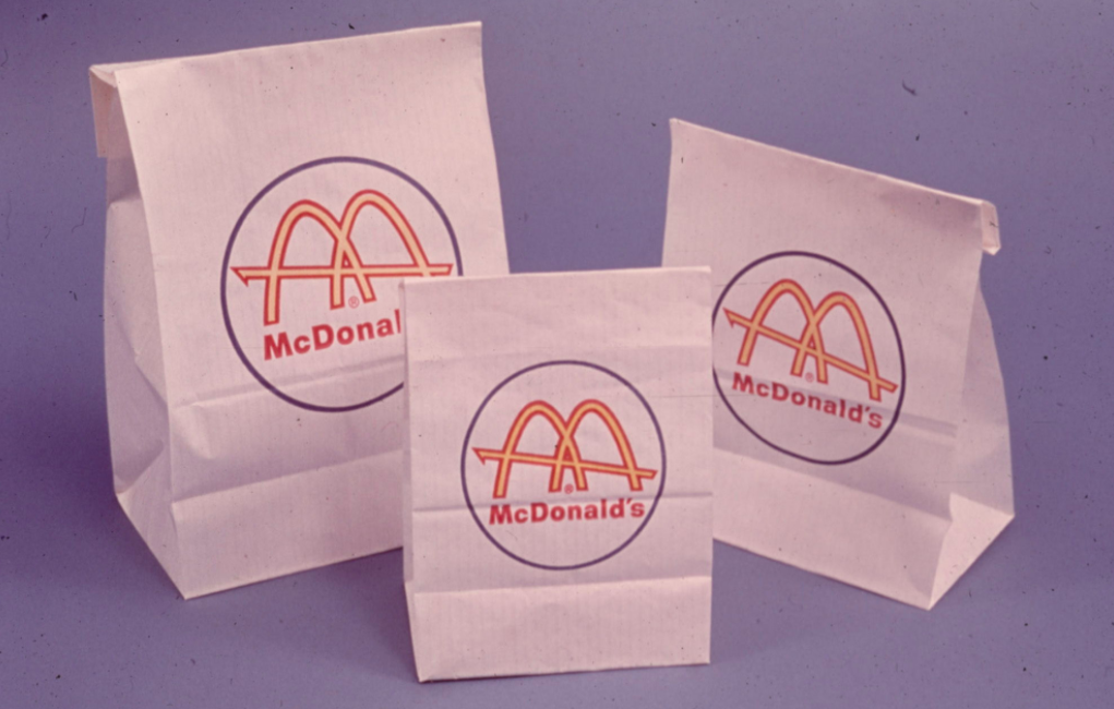 麦当劳全球换包装,这次要走极简风?|汉堡_新浪财经_新浪网