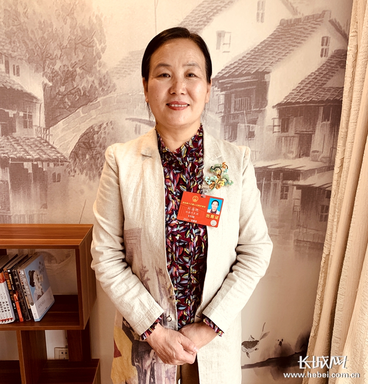 两会声音刘海艳代表推出有创意有市场的非遗产品