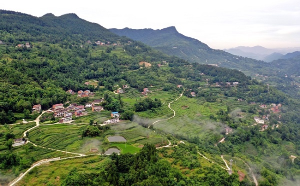 重庆万州龙驹镇沥青公路连接贯通14个村居村社通畅率100图